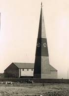 Ein Bild, das drauen, Himmel, Gebude, Kirchturm enthlt.

Automatisch generierte Beschreibung